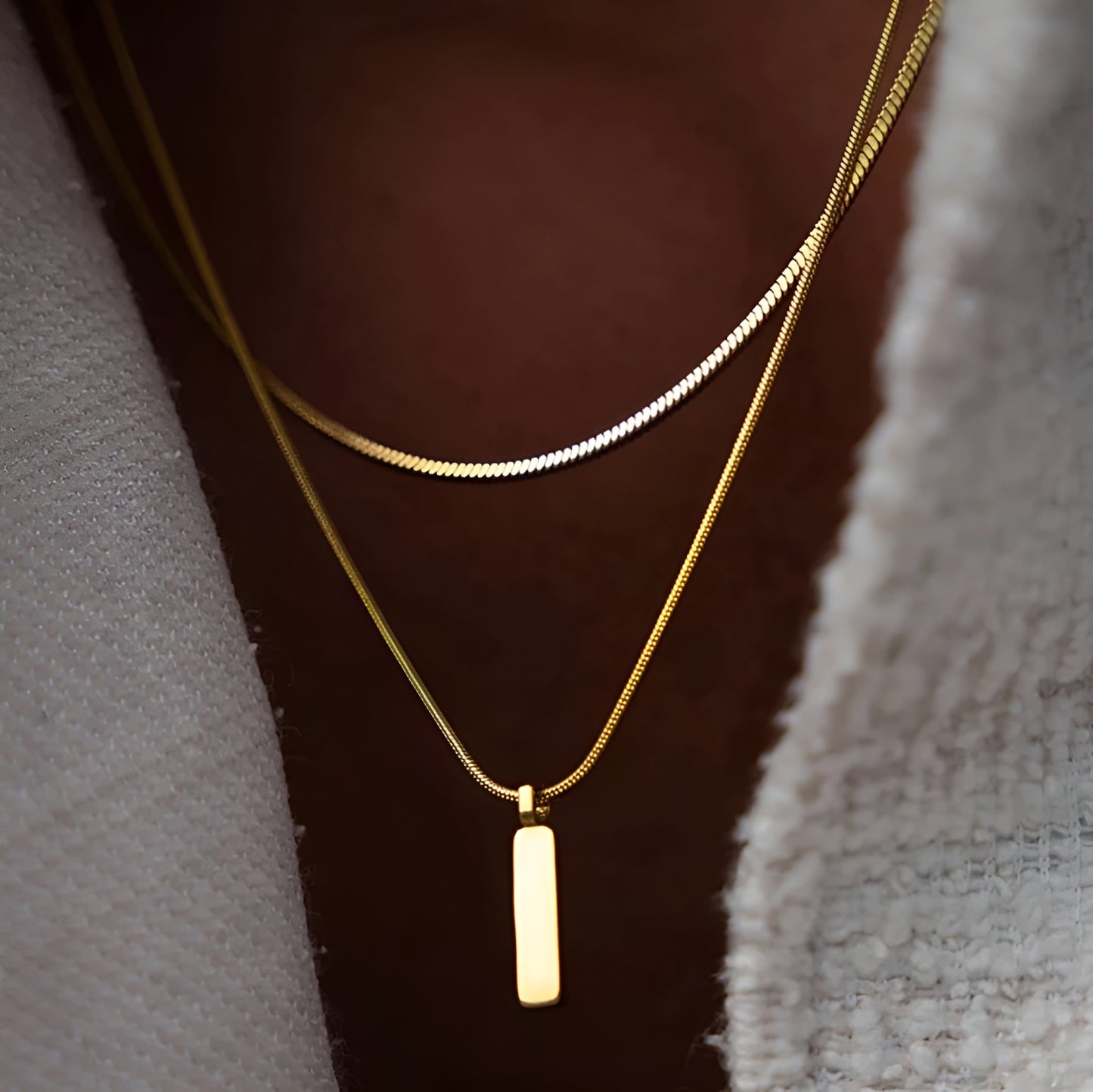 SQUARE PENDANT NECKLACE GOLD